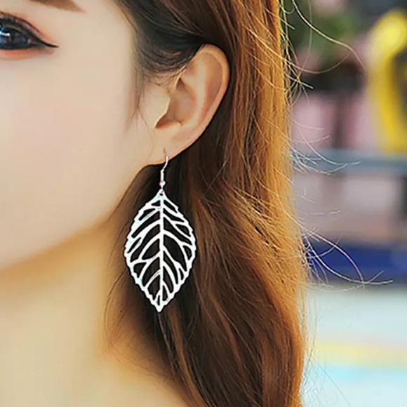 • Brynn • Delicate Leaf Drop Earrings - Picture 1 of 7
